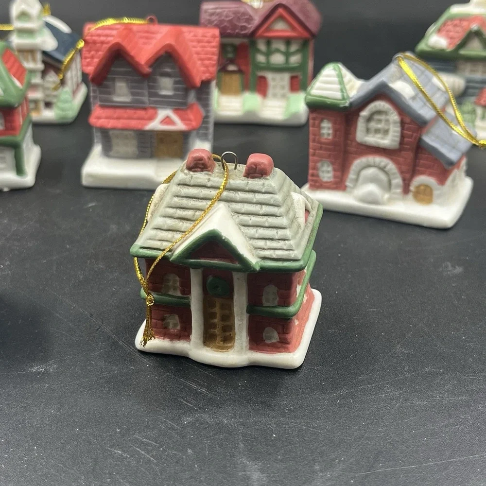 12 pc‎ Vtg 1992 Winter Town Village Set Of Ceramic Christmas Ornaments 2.5